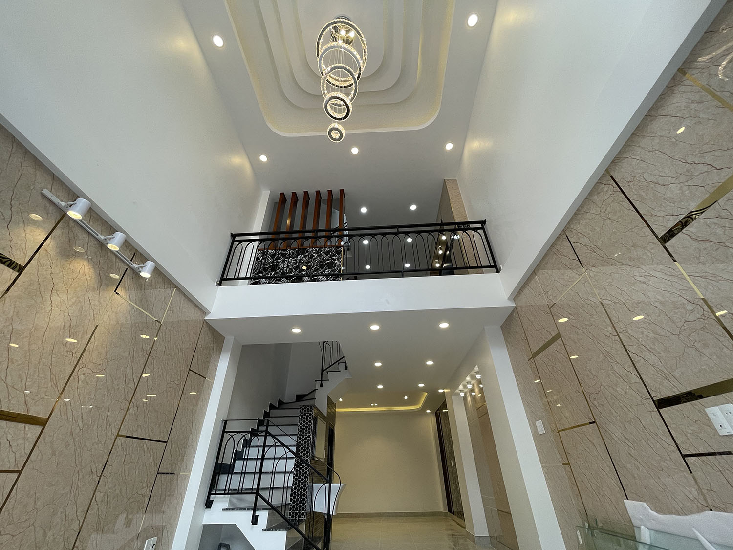 Bán nhà Đường Nguyễn Trọng Tuyển, Quận Phú Nhuận Tuyệt phẩm 4 lầu t.kế Cổ Điển PARIS PHÁP, hẻm ôtô